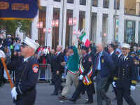 parade2.jpg (65322 bytes)